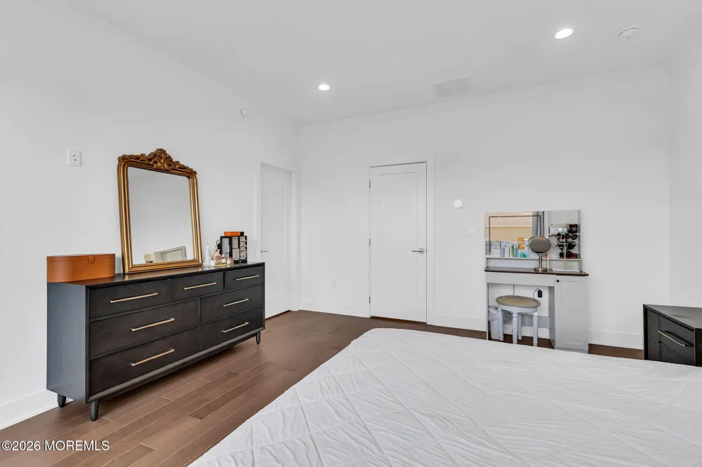 27 Linder Court Middletown, NJ 07748