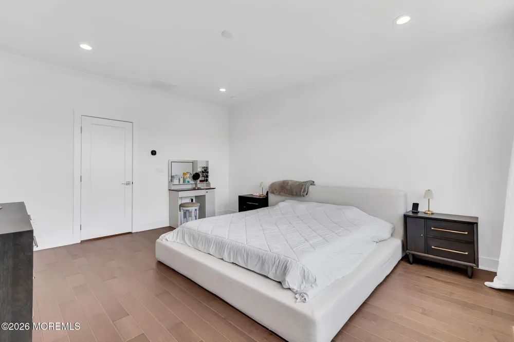27 Linder Court Middletown, NJ 07748
