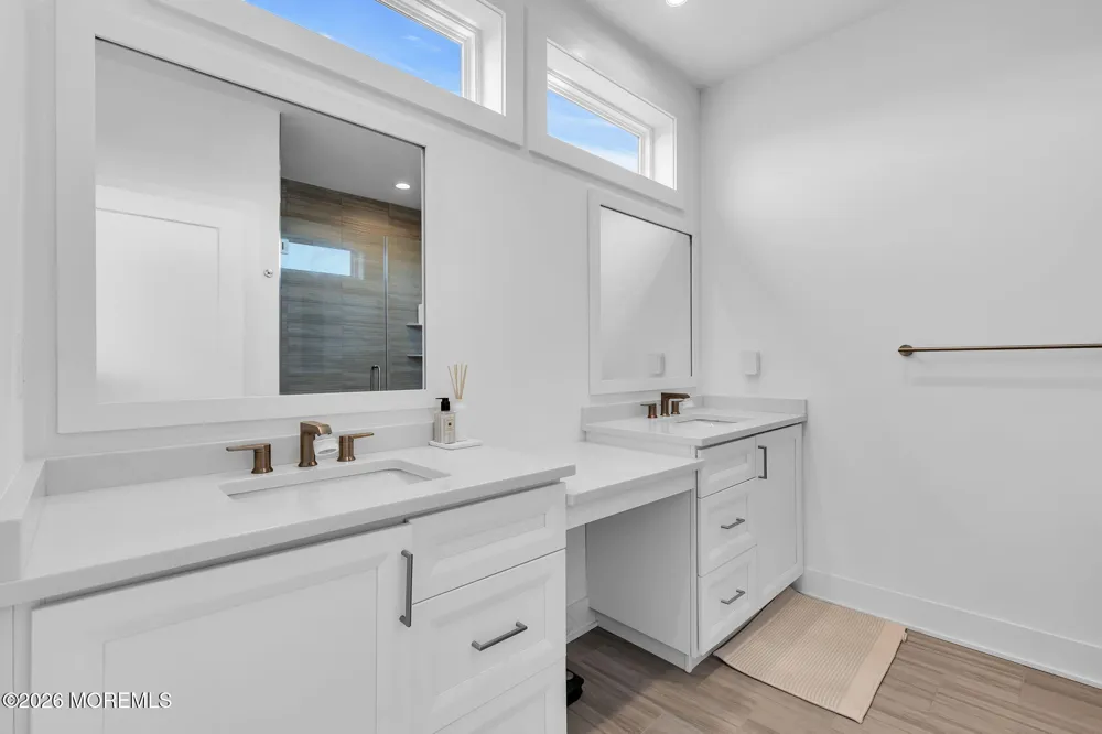 27 Linder Court Middletown, NJ 07748