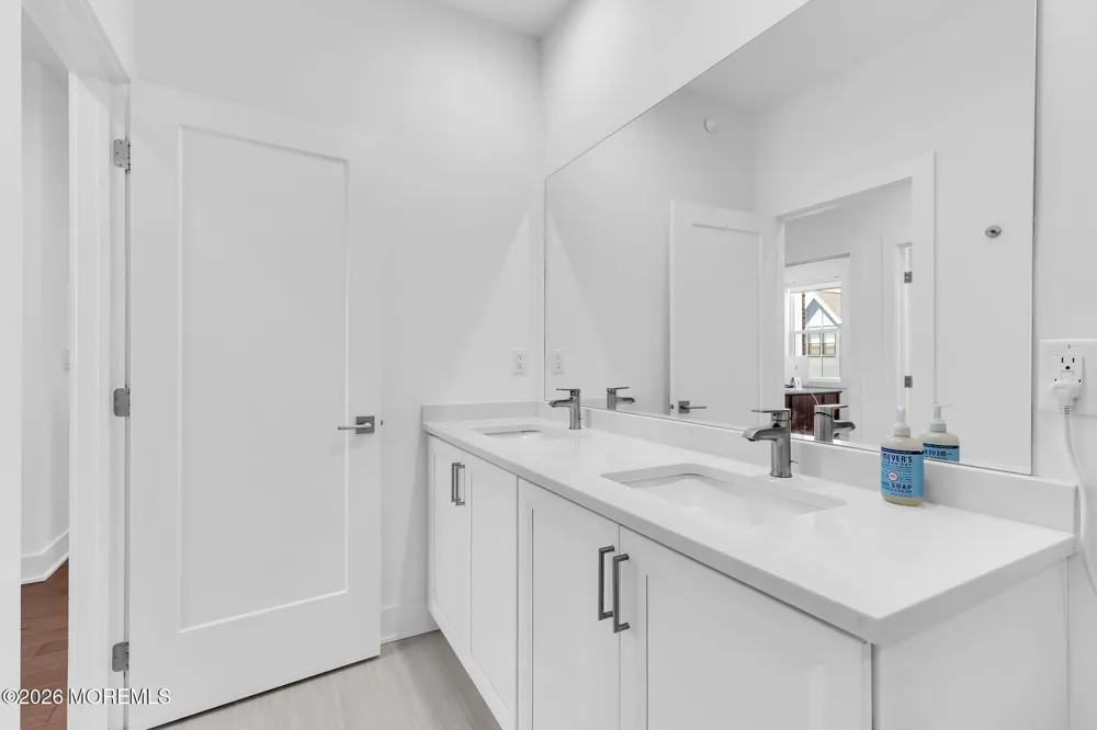 27 Linder Court Middletown, NJ 07748