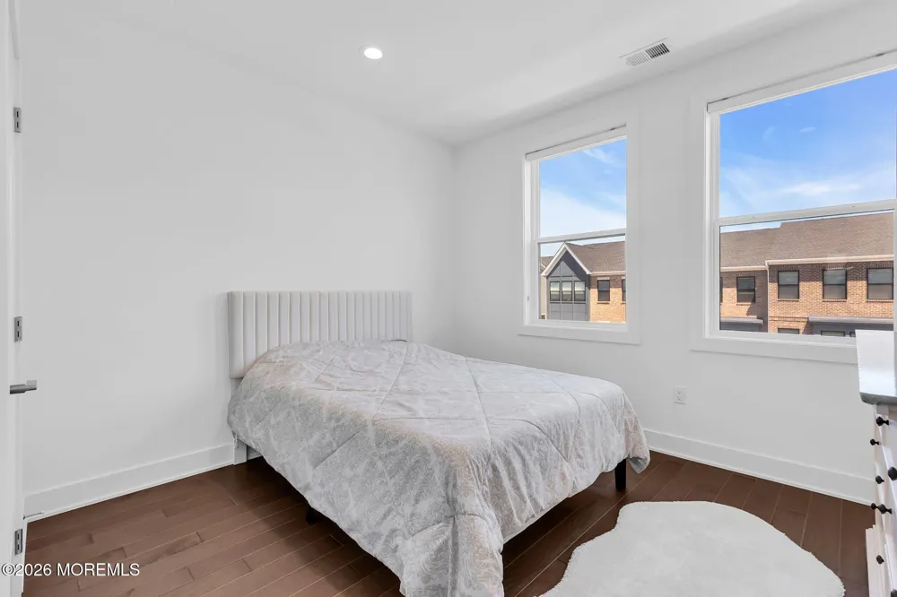 27 Linder Court Middletown, NJ 07748