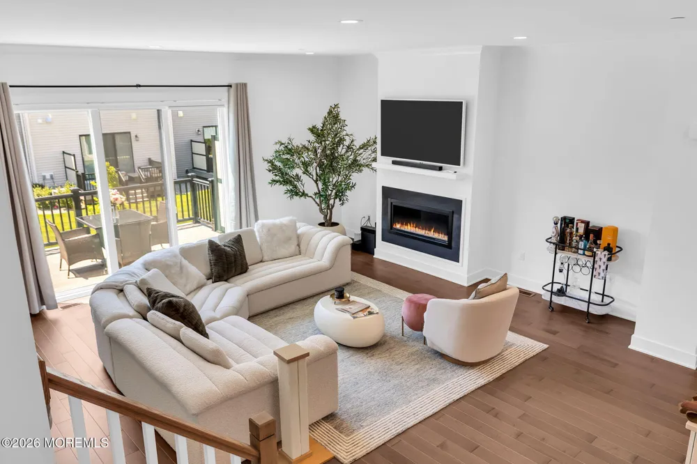 27 Linder Court Middletown, NJ 07748