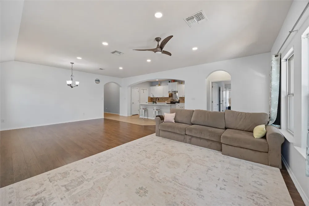 18717 Leigh Lane Pflugerville, TX 78660