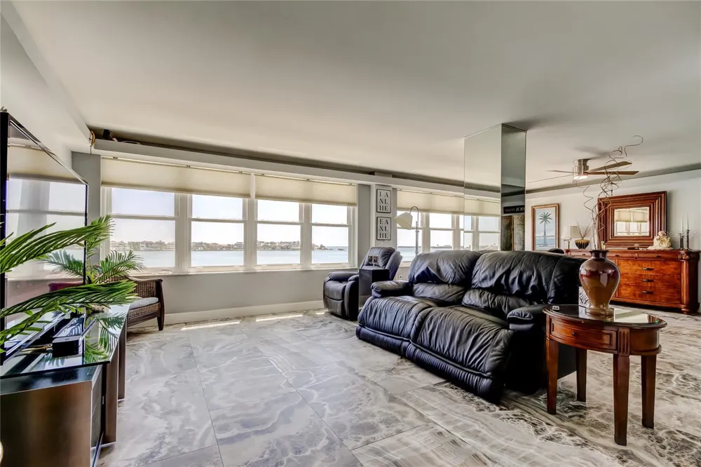 5200 BRITTANY DRIVE S #204 St Petersburg, FL 33715