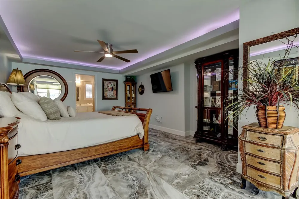 5200 BRITTANY DRIVE S #204 St Petersburg, FL 33715
