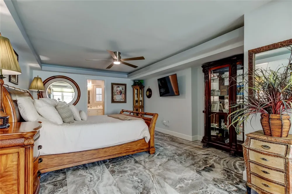 5200 BRITTANY DRIVE S #204 St Petersburg, FL 33715