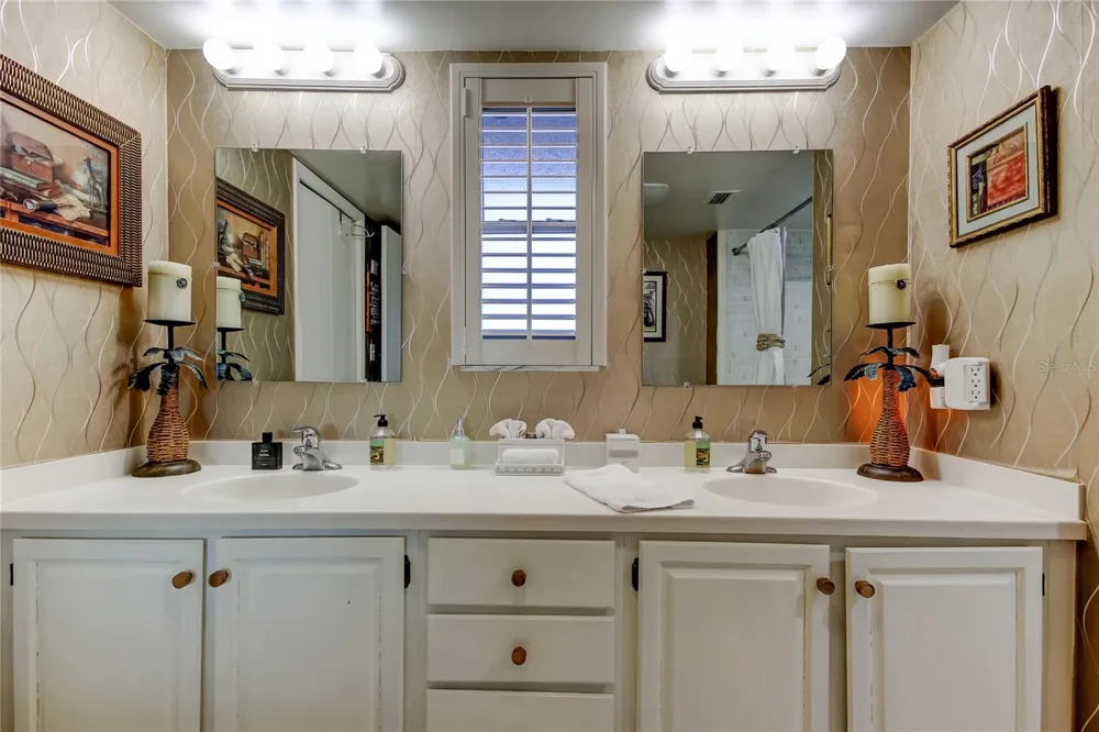 5200 BRITTANY DRIVE S #204 St Petersburg, FL 33715