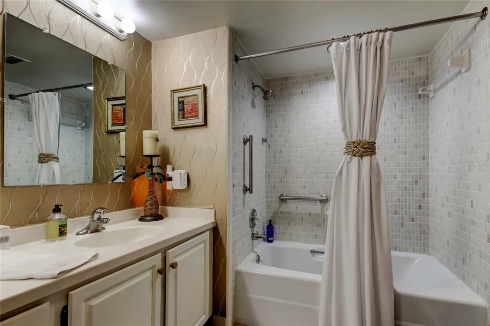5200 BRITTANY DRIVE S #204 St Petersburg, FL 33715