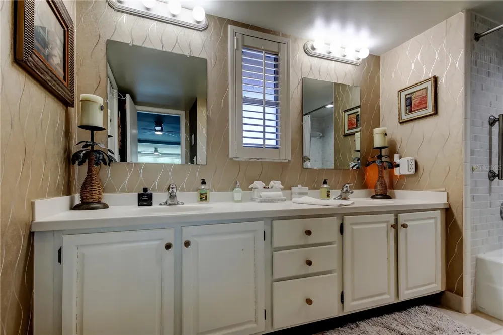 5200 BRITTANY DRIVE S #204 St Petersburg, FL 33715