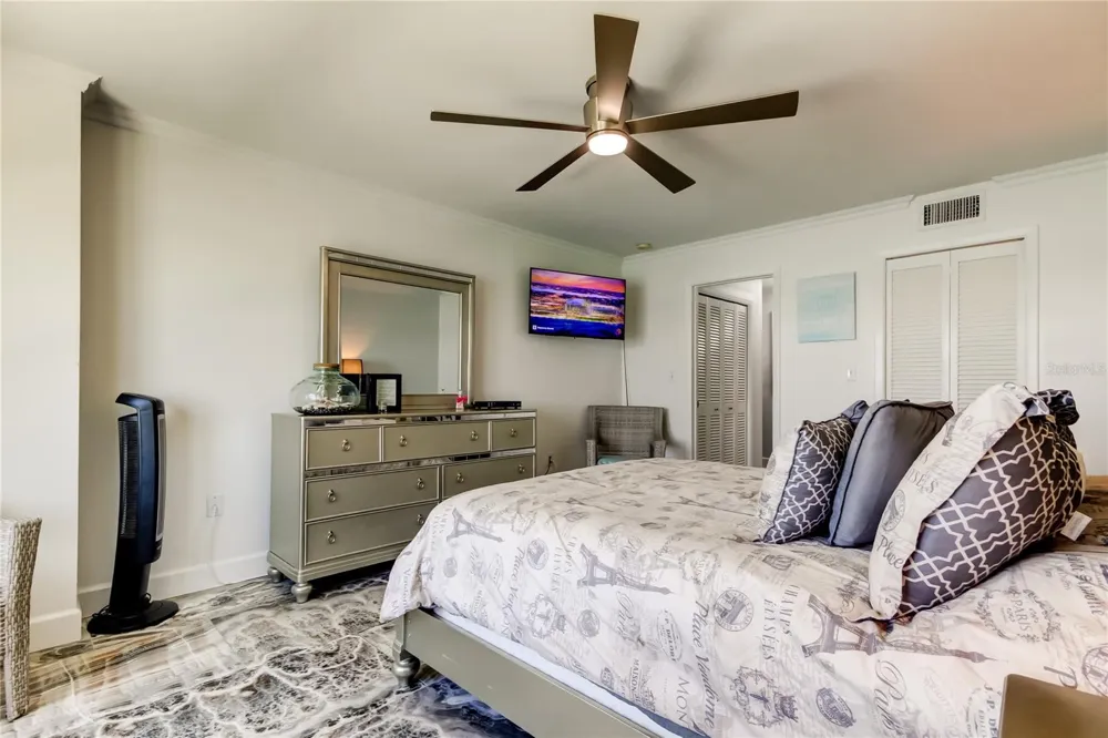 5200 BRITTANY DRIVE S #204 St Petersburg, FL 33715