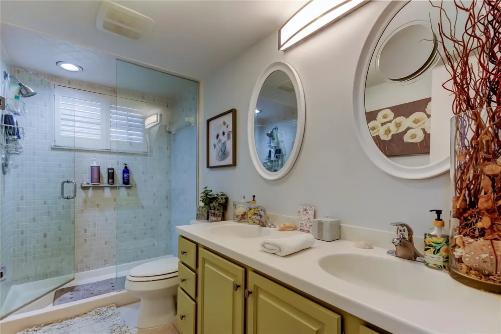 5200 BRITTANY DRIVE S #204 St Petersburg, FL 33715