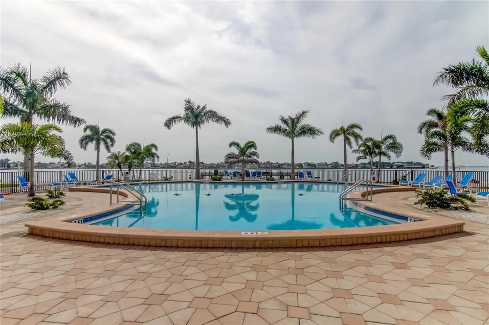 5200 BRITTANY DRIVE S #204 St Petersburg, FL 33715