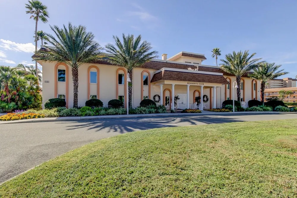 5200 BRITTANY DRIVE S #204 St Petersburg, FL 33715