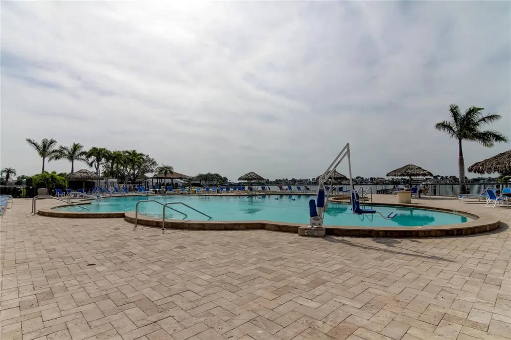 5200 BRITTANY DRIVE S #204 St Petersburg, FL 33715