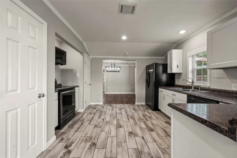1305 S Robinson Drive Robinson, TX 76706