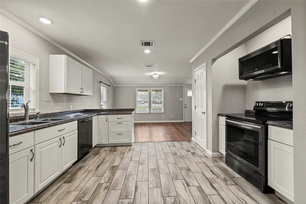 1305 S Robinson Drive Robinson, TX 76706