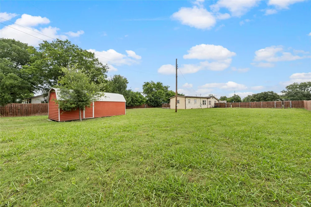 1305 S Robinson Drive Robinson, TX 76706