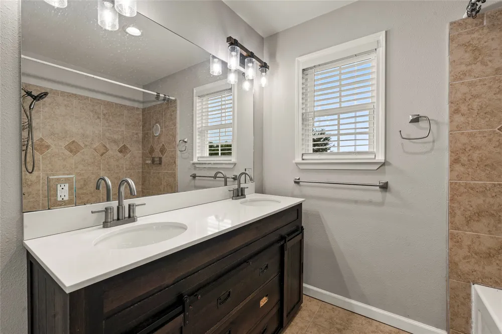 1305 S Robinson Drive Robinson, TX 76706