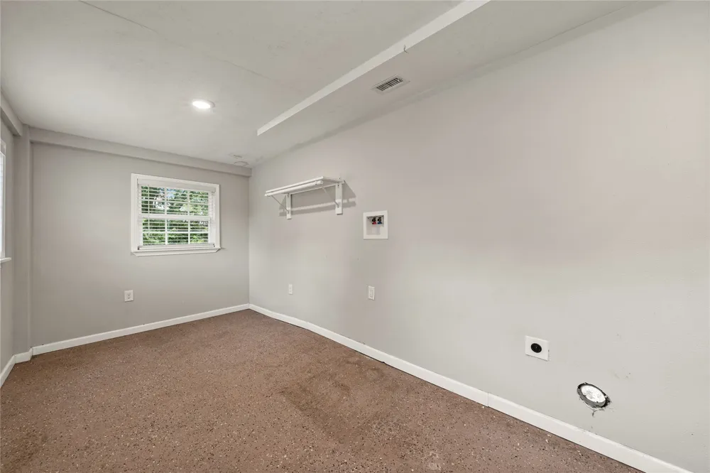 1305 S Robinson Drive Robinson, TX 76706