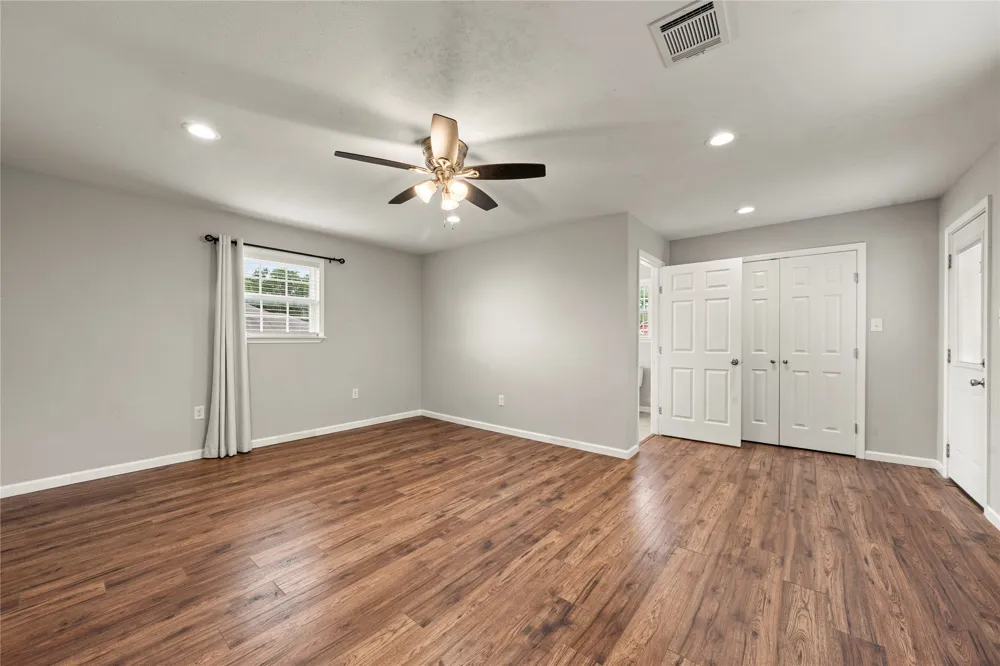 1305 S Robinson Drive Robinson, TX 76706