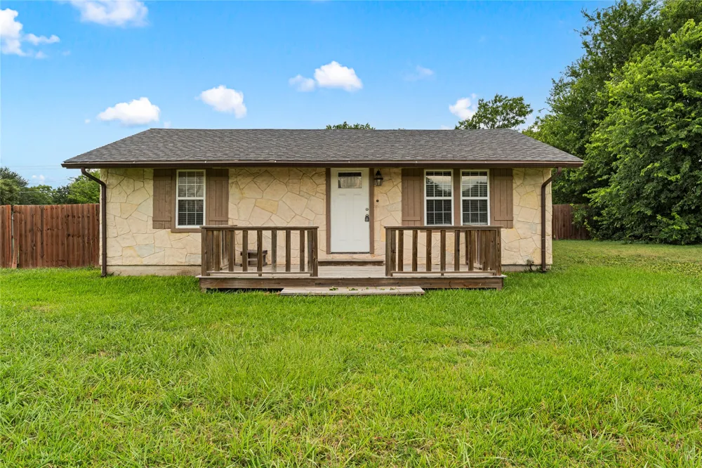1305 S Robinson Drive Robinson, TX 76706