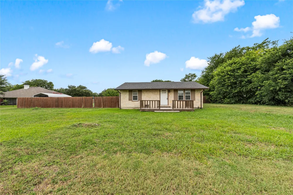 1305 S Robinson Drive Robinson, TX 76706