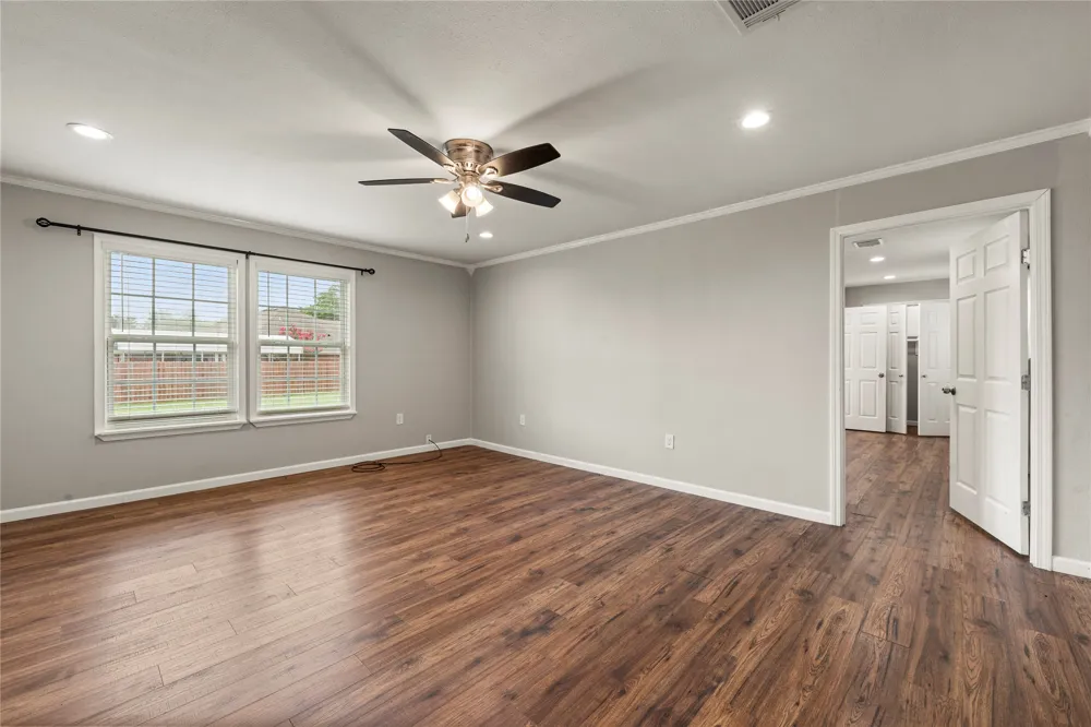 1305 S Robinson Drive Robinson, TX 76706