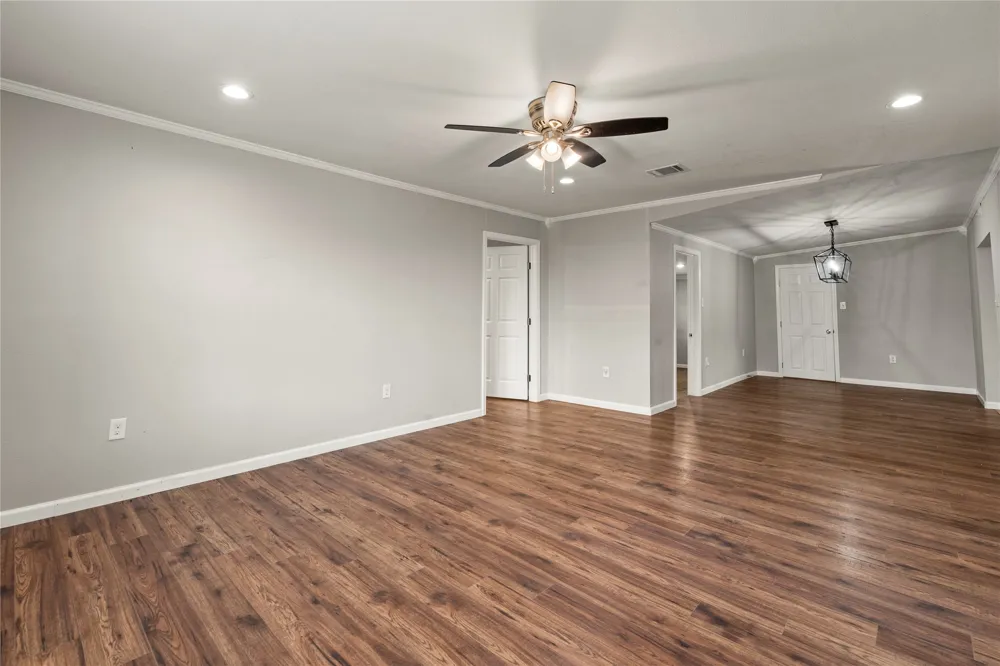 1305 S Robinson Drive Robinson, TX 76706