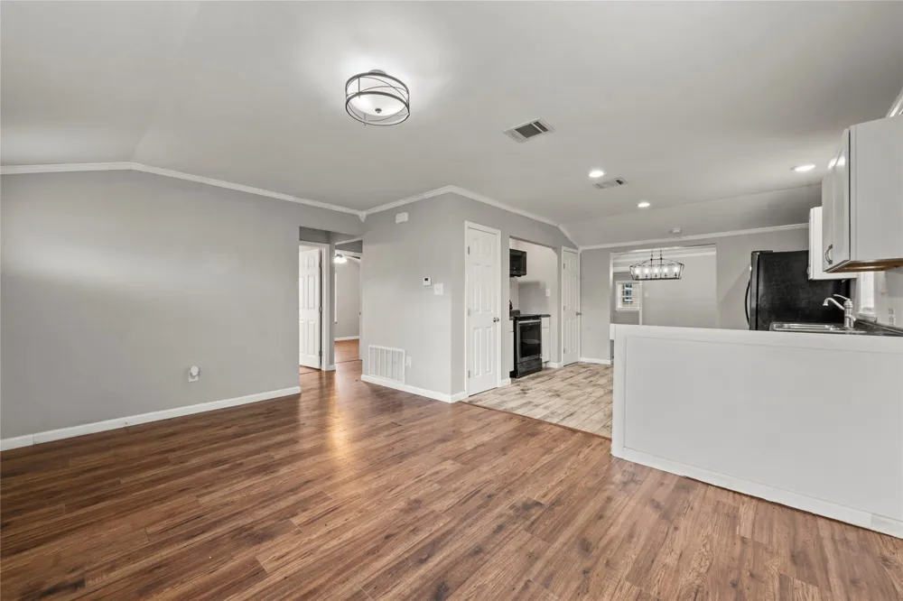 1305 S Robinson Drive Robinson, TX 76706