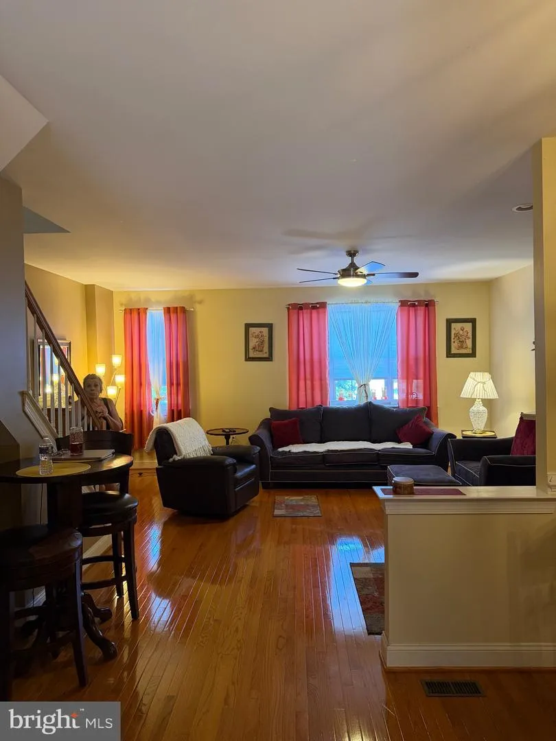 53 HOAG LANE Aston, PA 19014