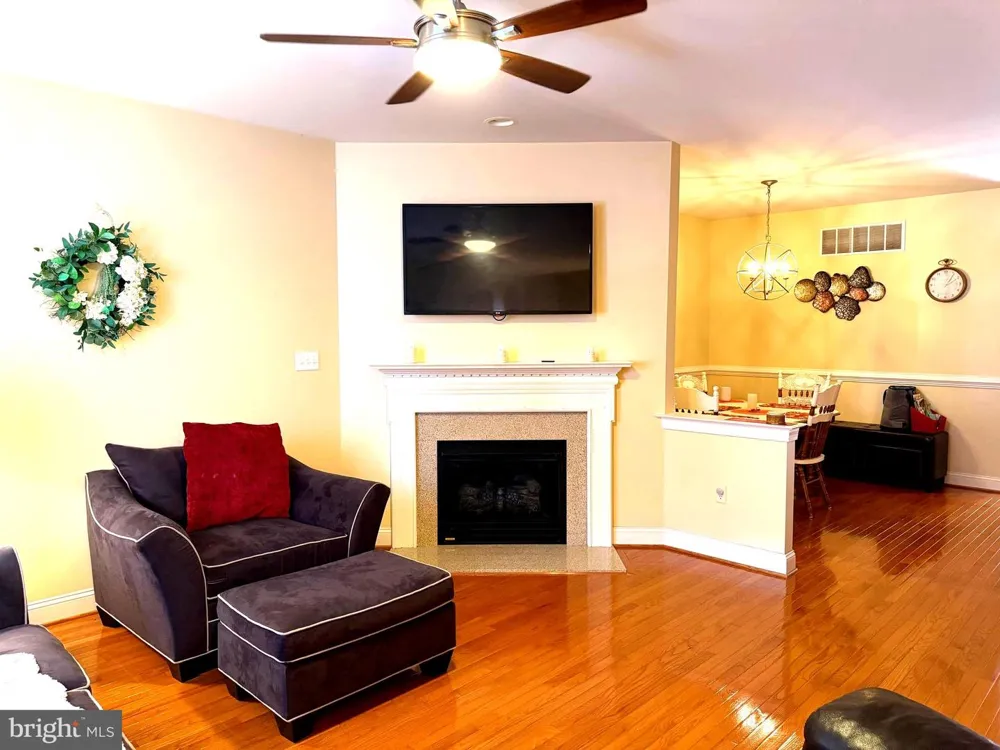 53 HOAG LANE Aston, PA 19014