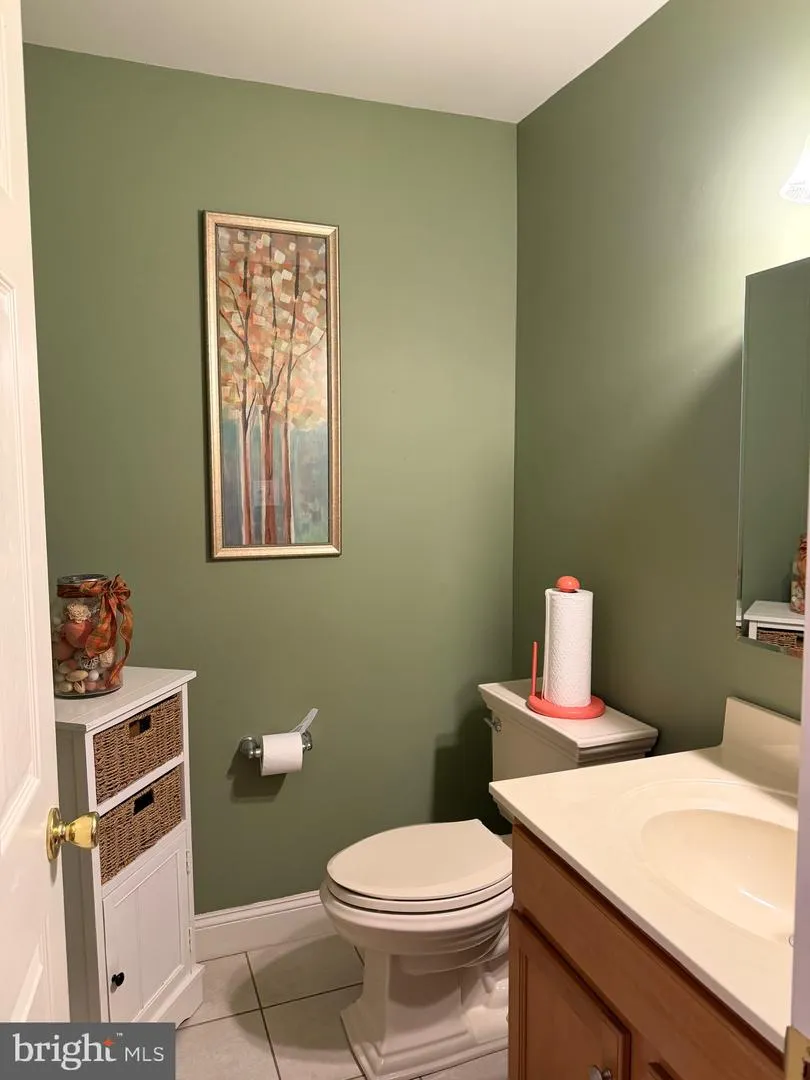 53 HOAG LANE Aston, PA 19014