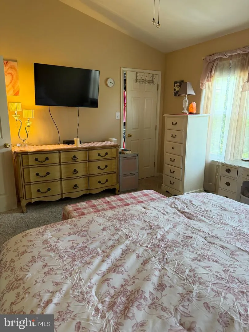 53 HOAG LANE Aston, PA 19014