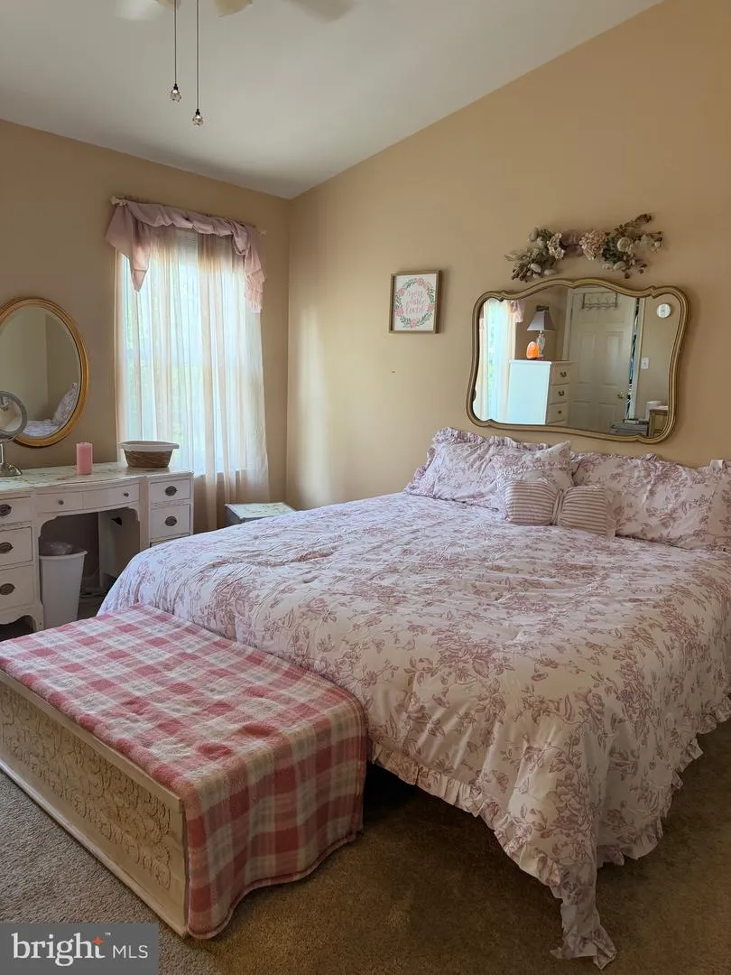 53 HOAG LANE Aston, PA 19014