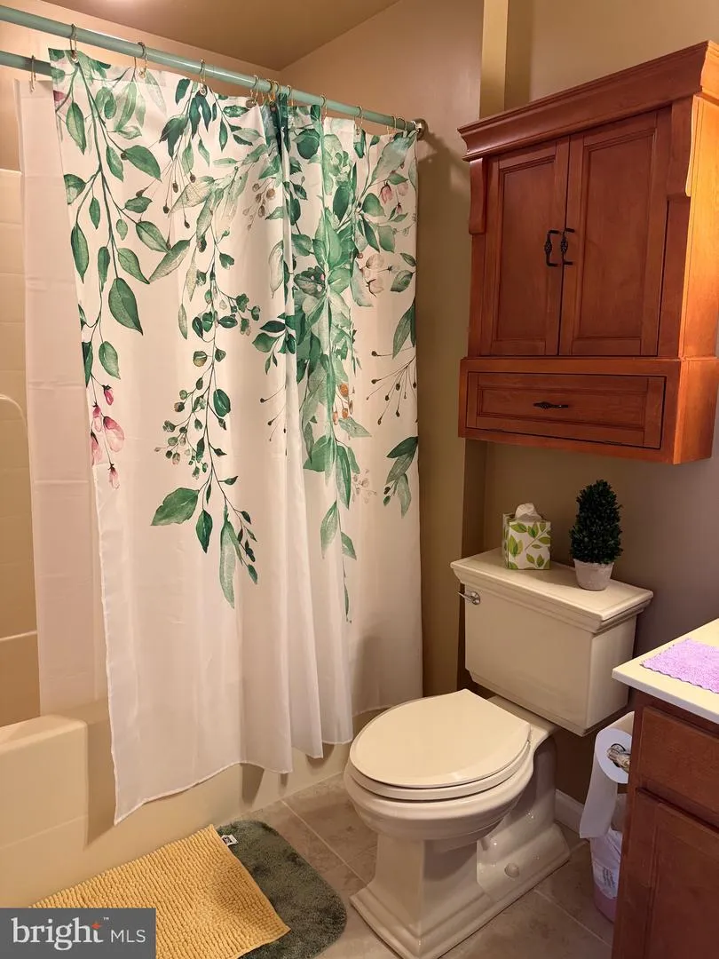 53 HOAG LANE Aston, PA 19014
