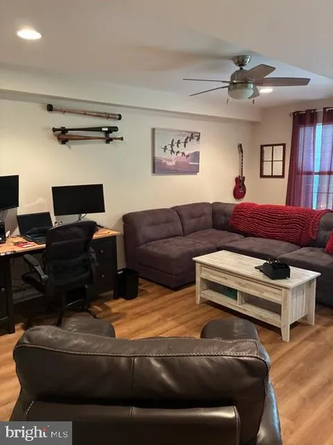 53 HOAG LANE Aston, PA 19014