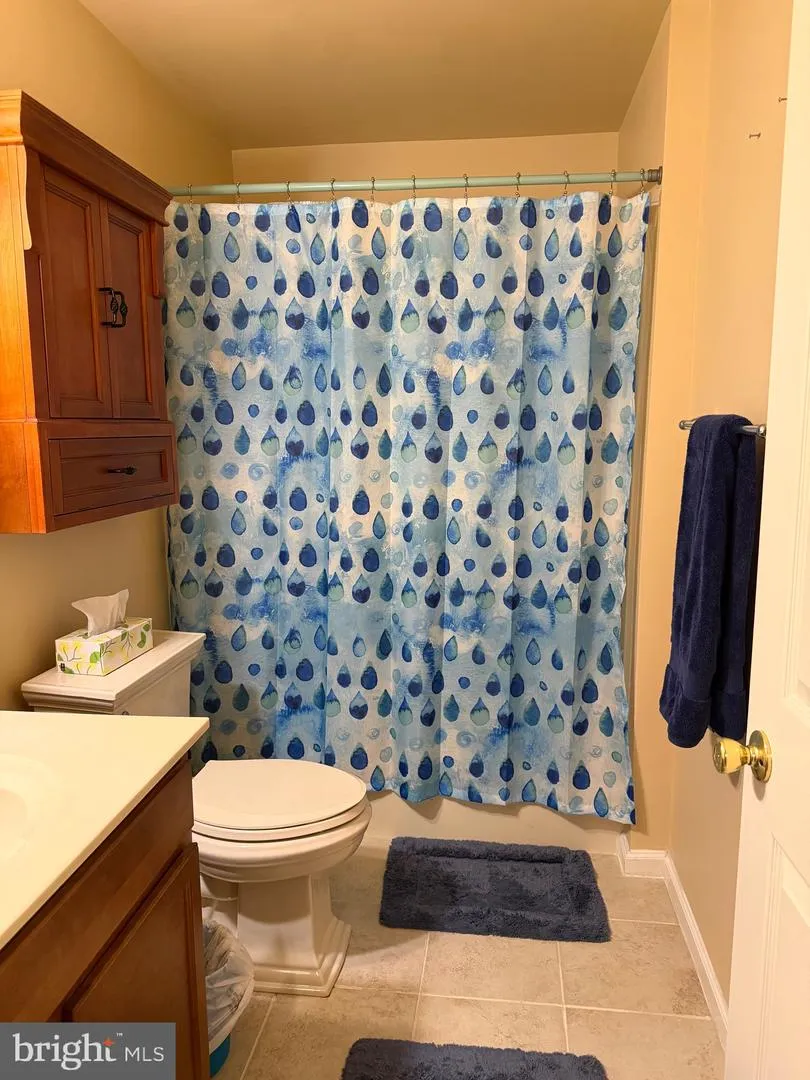 53 HOAG LANE Aston, PA 19014