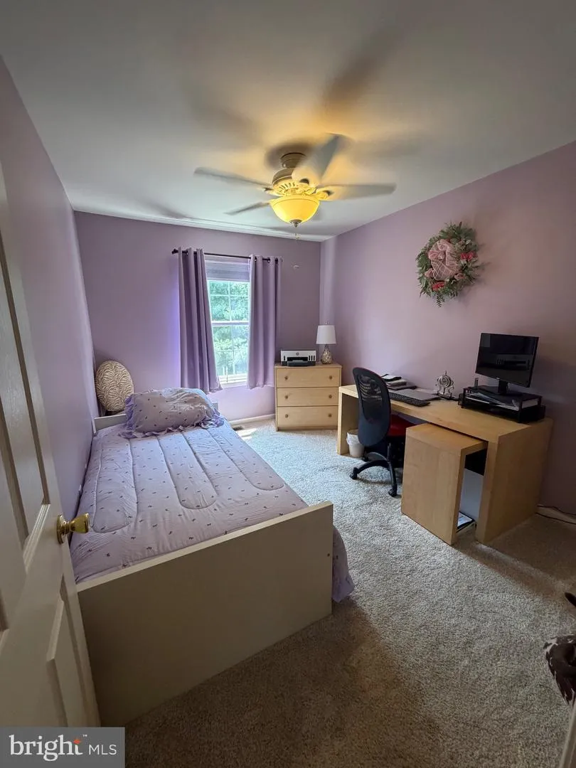 53 HOAG LANE Aston, PA 19014