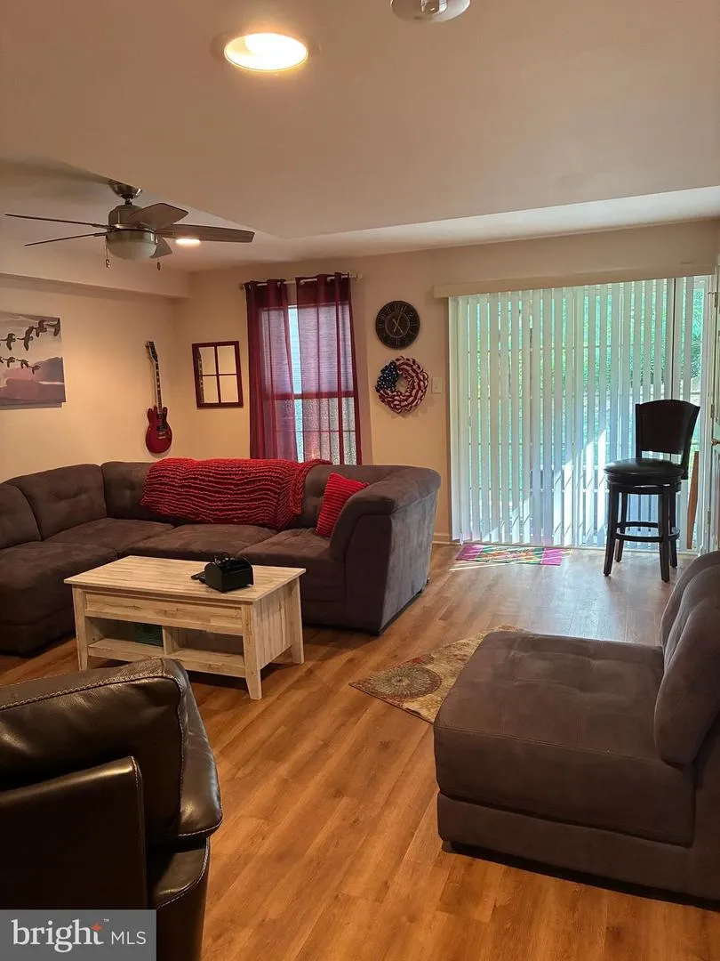 53 HOAG LANE Aston, PA 19014