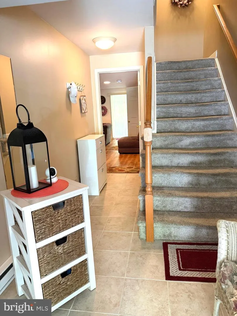 53 HOAG LANE Aston, PA 19014