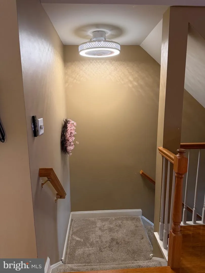 53 HOAG LANE Aston, PA 19014