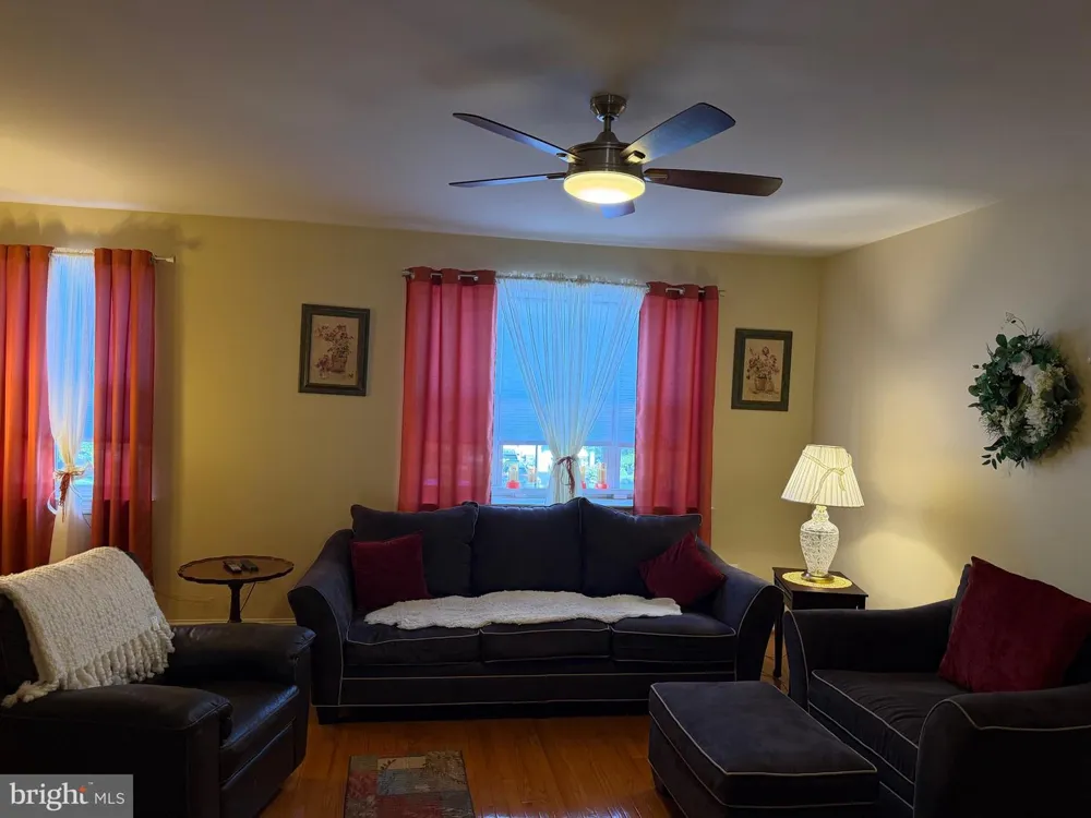 53 HOAG LANE Aston, PA 19014