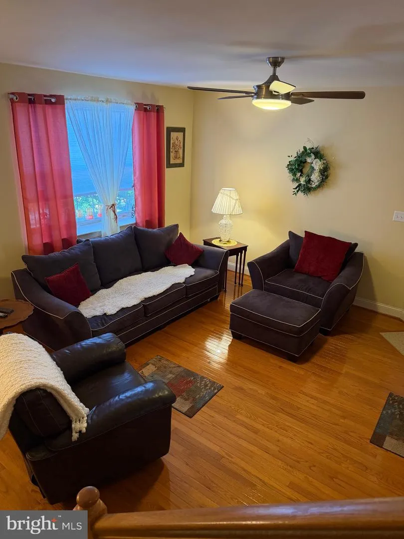 53 HOAG LANE Aston, PA 19014