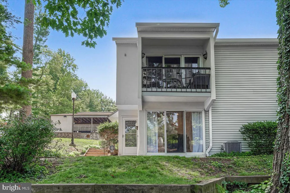 239 E CHELSEA CIRCLE Newtown Square, PA 19073