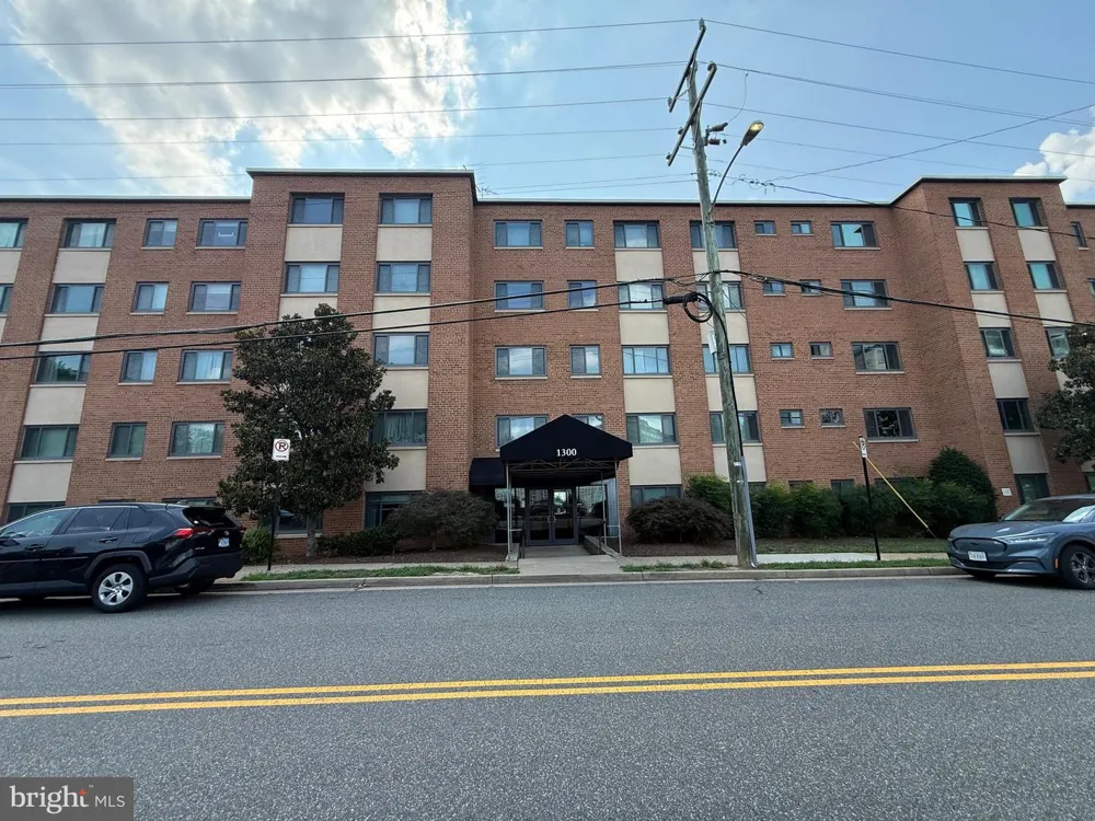 1300 S ARLINGTON RIDGE ROAD #512 Arlington, VA 22202