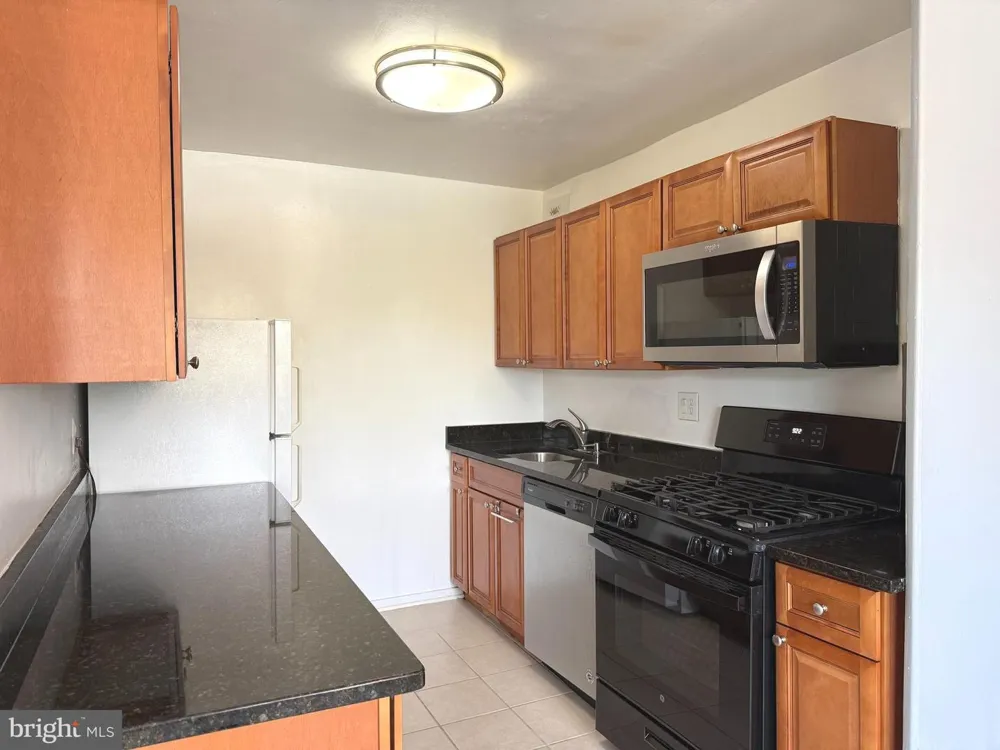 1300 S ARLINGTON RIDGE ROAD #512 Arlington, VA 22202