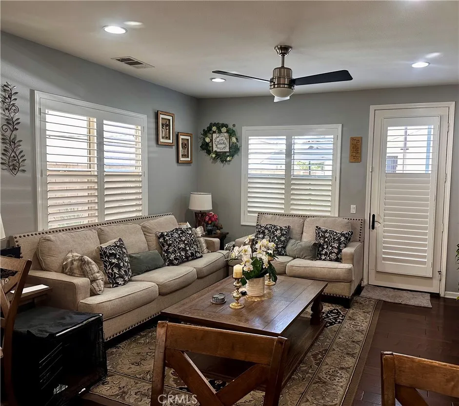 21881 Propello Saugus, CA 91350
