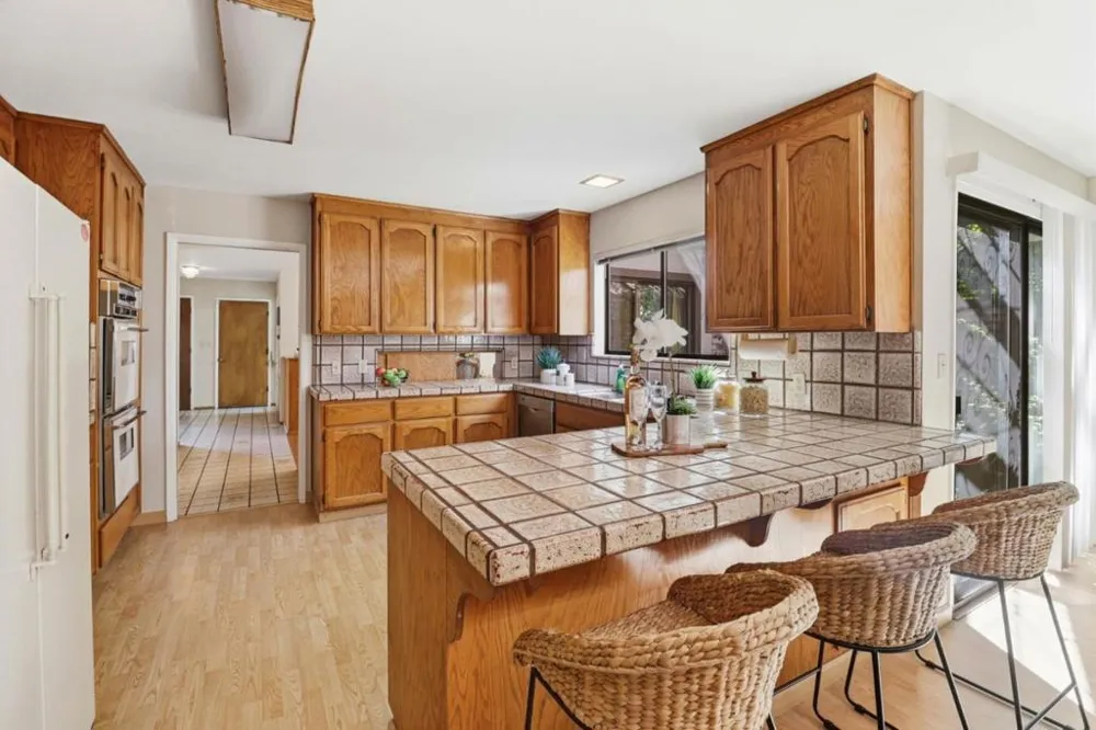 701 Christine Drive Palo Alto, CA 94303