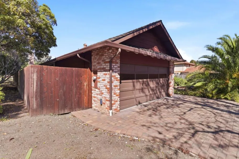 701 Christine Drive Palo Alto, CA 94303