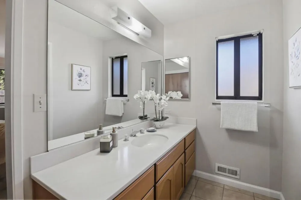 701 Christine Drive Palo Alto, CA 94303